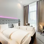 Premier Centre Hotel 3*