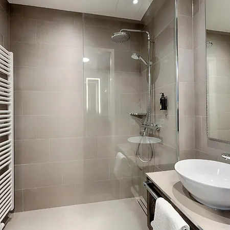 Premier Centre 3*